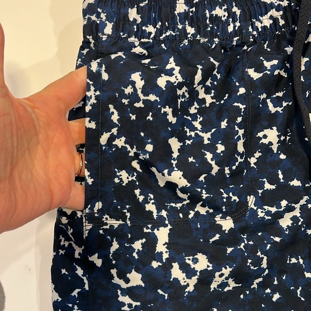 The North Face - navy/black/white athletic shorts‎ - Picture 4 of 7